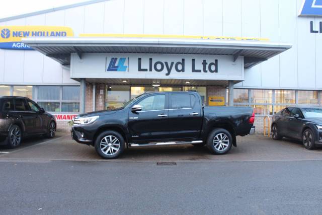 Toyota Hilux 2.4 D-4D Invincible 4WD Euro 6 4dr (TSS) Pickup Diesel Black