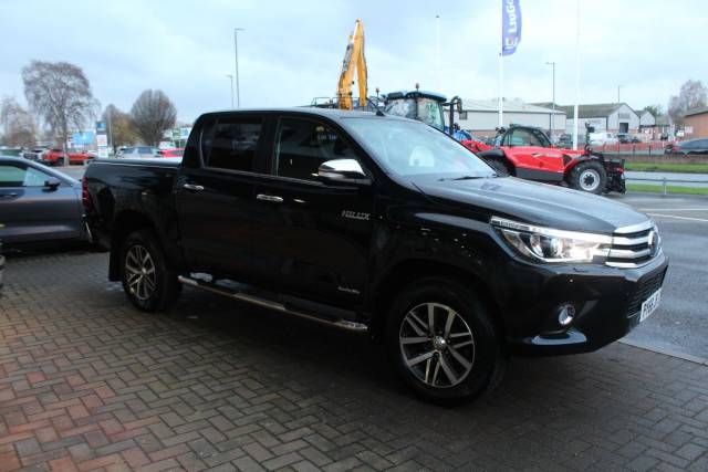 2017 Toyota Hilux 2.4 D-4D Invincible 4WD Euro 6 4dr (TSS)