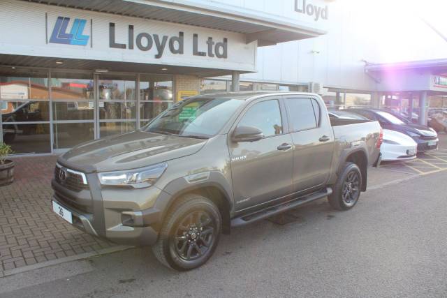 2026 Toyota Hilux 2.8 D-4D-h Invincible X Pickup 4dr Diesel Hybrid Auto 4WD Euro 6 (204 ps)